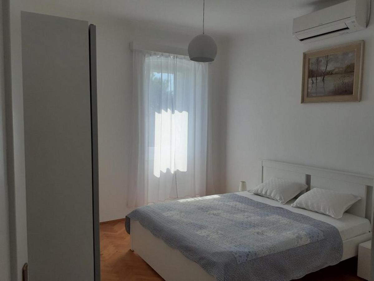 Apartment Dušan Malinska Buitenkant foto